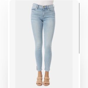 Frame Le High Skinny Crop in Ocean Ridge Wash